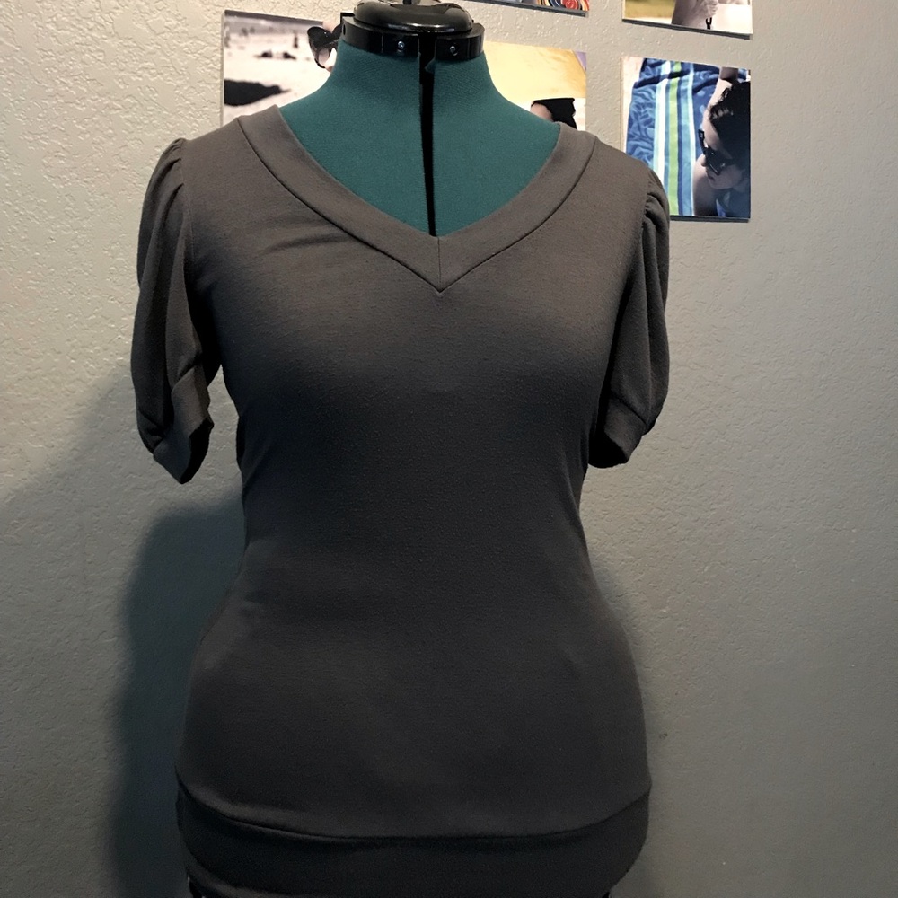 Grey puffy short sleeve shirt